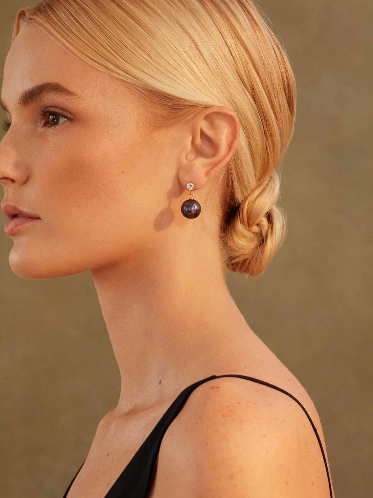Cassandra Earrings Black Pearl