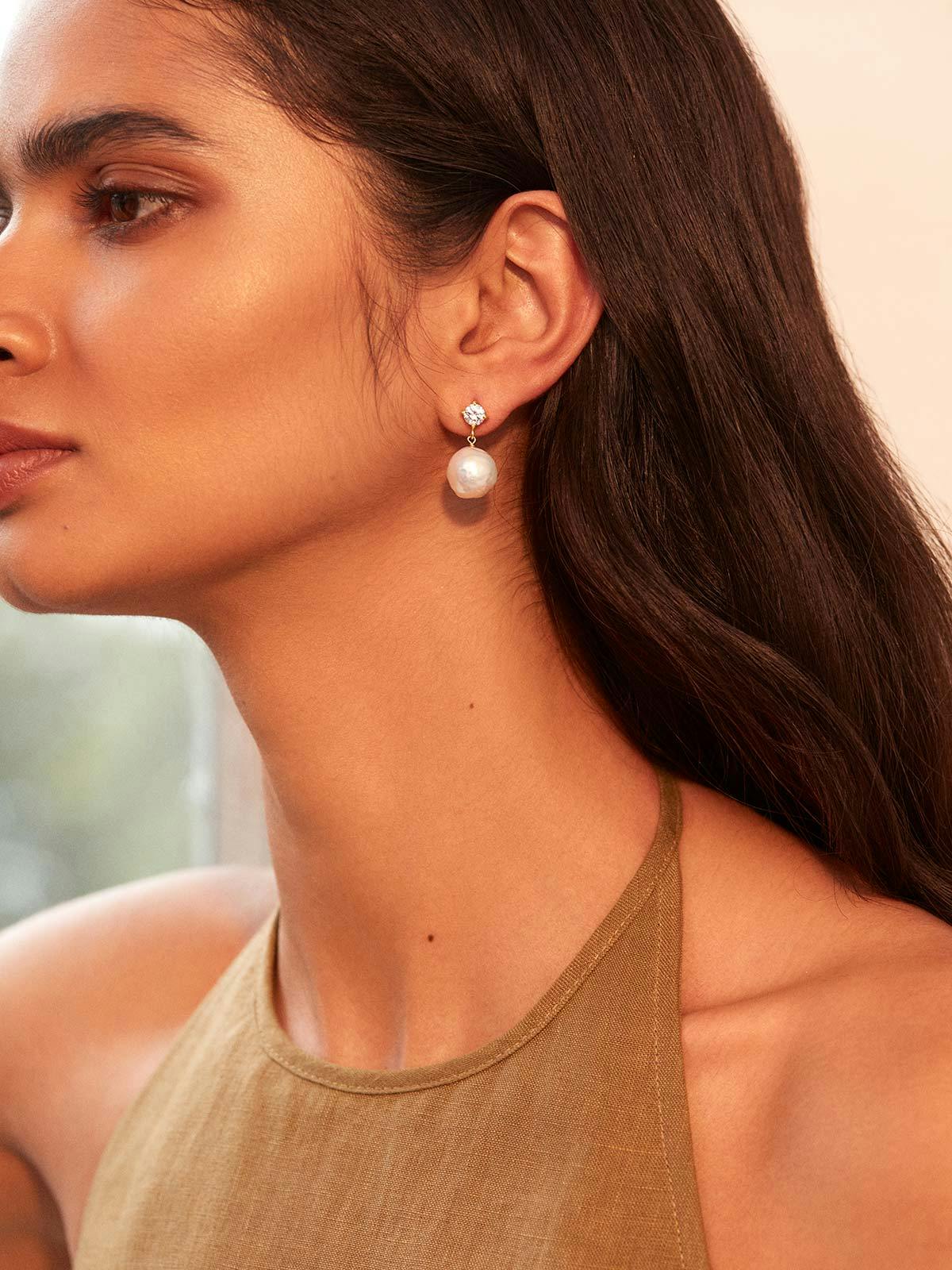 Cassandra Earrings White Pearl